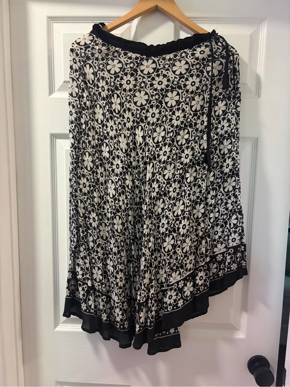Uniti Casual Black and White Asymmetrical Floral Skirt
